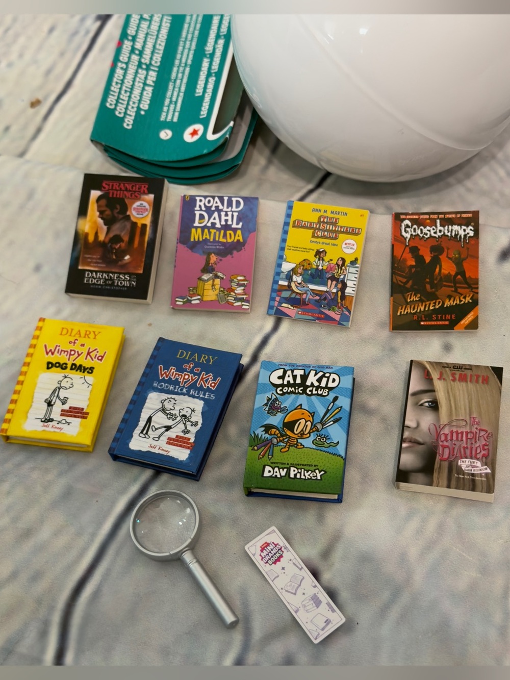Mini Brands Mini Books- Set of 8